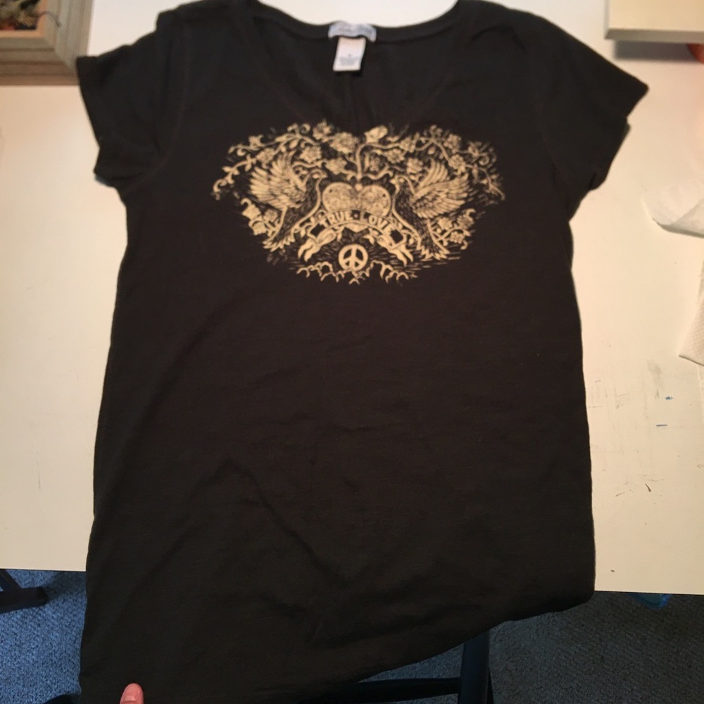 black t shirt